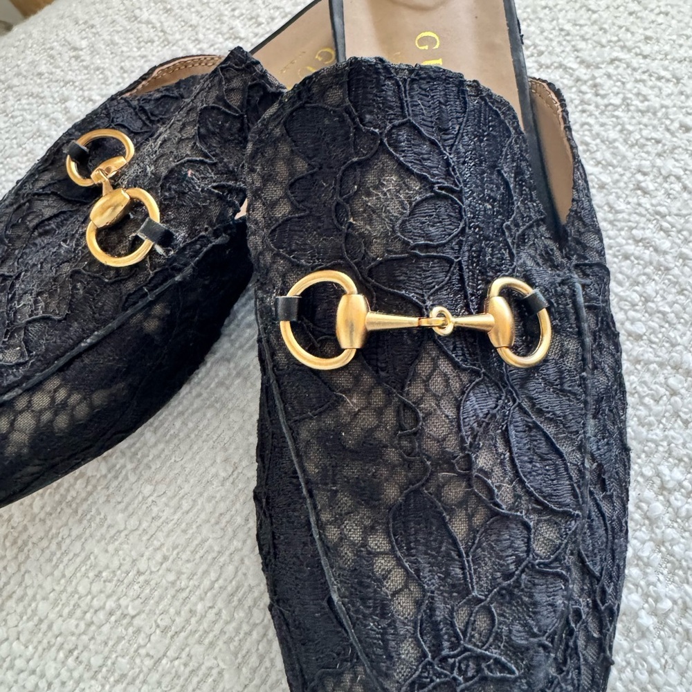Elegant Black Lace Loafers with Gold Accents Gucci authentic size 38 European